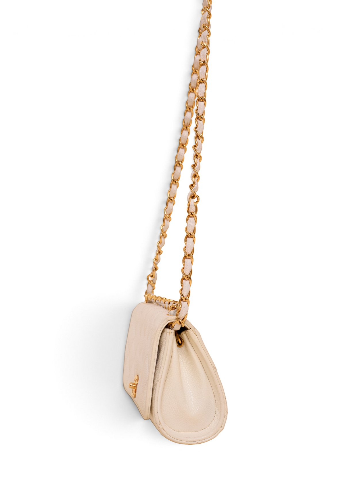 Lost Labels Chanel bag in cream leather with a gold chain strap and signature quilted detailing